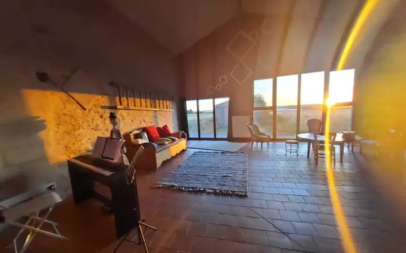 Minoterie transformée en habitat partagé autours d' ateliers artistiques et jardin 